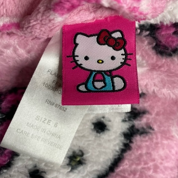 Hello Kitty Pink Robe - Picture 6 of 8